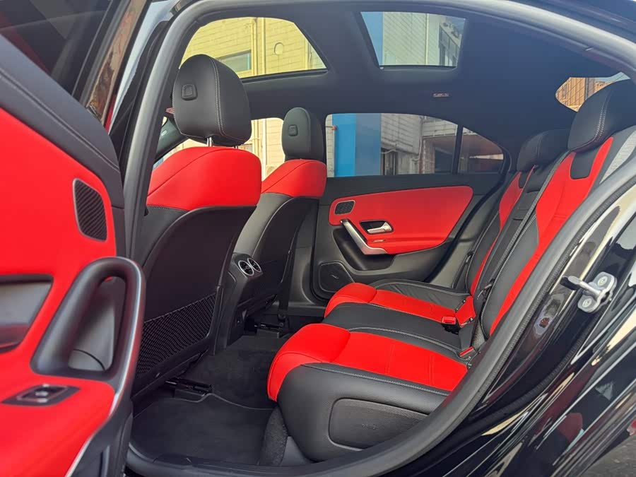 Mercedes-Benz A-Class AMG 2025 AMG A 35 4MATIC - zdjęcie 7