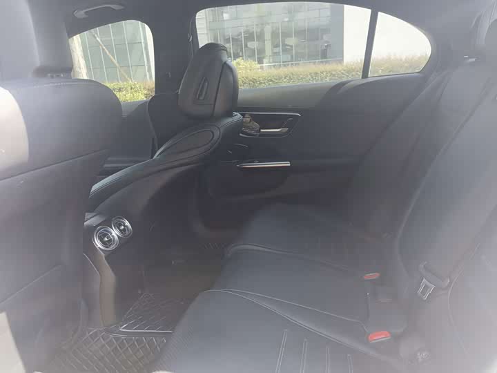 Mercedes-Benz C-Class 2023 C 260 L Haoye Sports Edition - zdjęcie 18