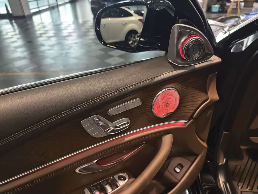 Mercedes-Benz E-Class 2023 E 300 L Fashion Edition - zdjęcie 13
