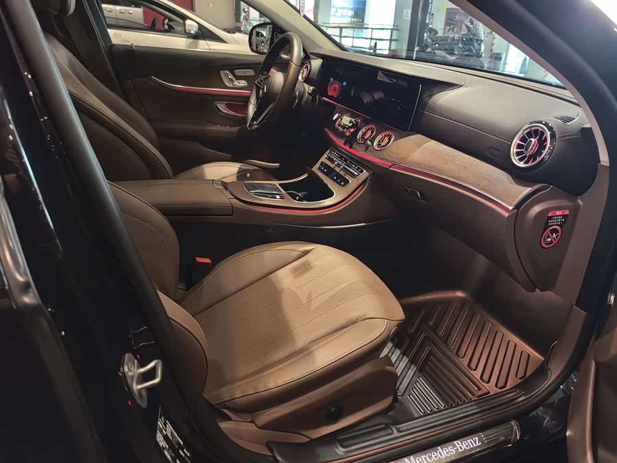 Mercedes-Benz E-Class 2023 E 300 L Fashion Edition - zdjęcie 15