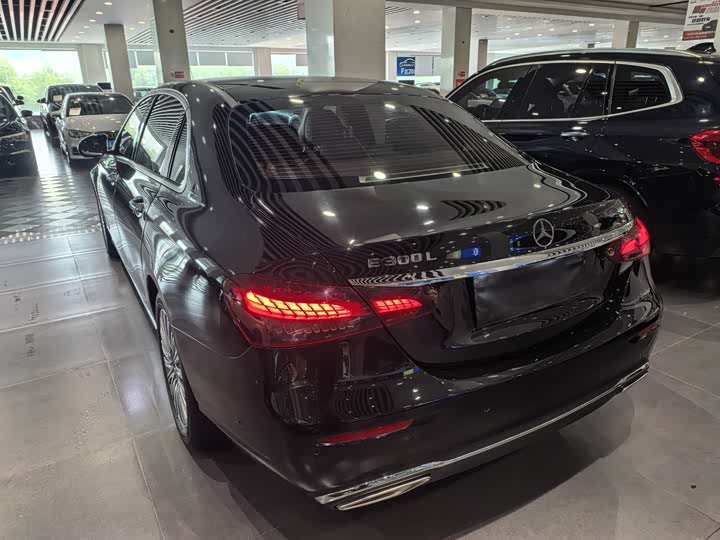 Mercedes-Benz E-Class 2023 E 300 L Fashion Edition - zdjęcie 19
