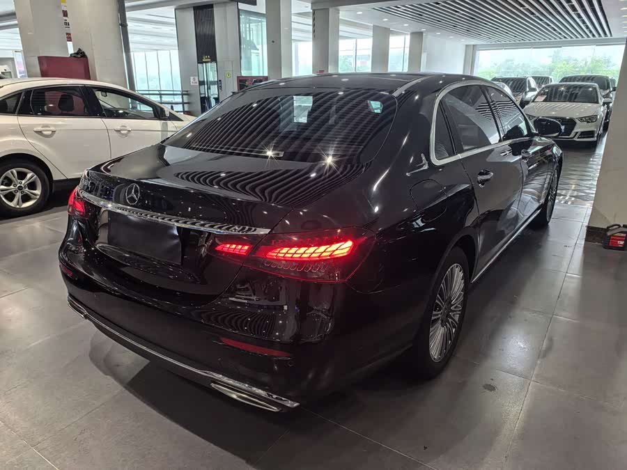 Mercedes-Benz E-Class 2023 E 300 L Fashion Edition - zdjęcie 5