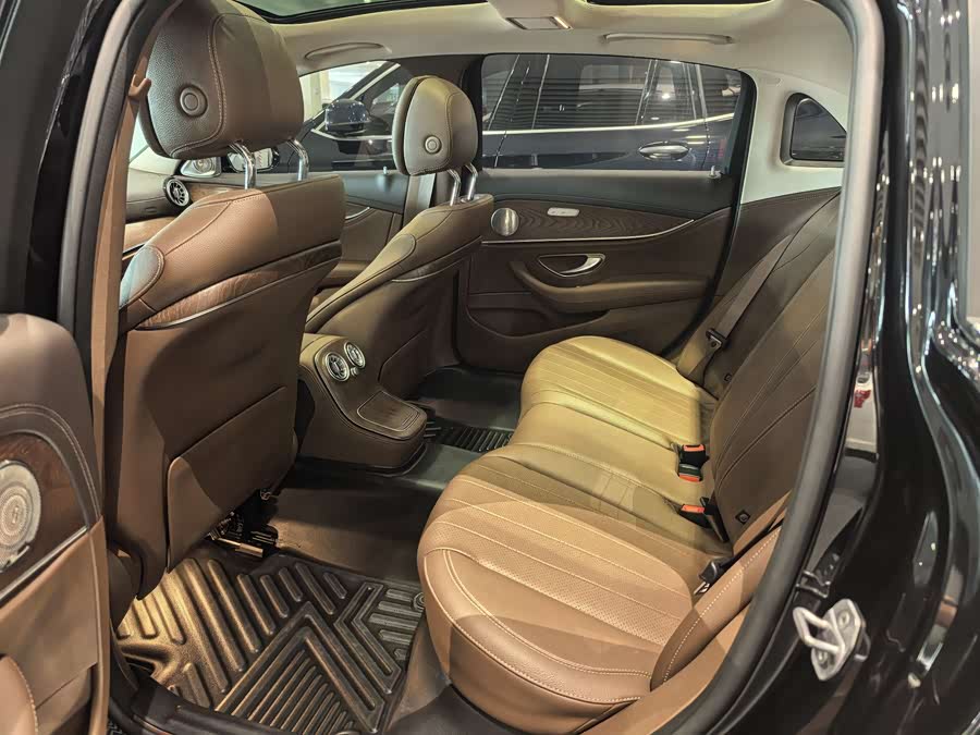 Mercedes-Benz E-Class 2023 E 300 L Fashion Edition - zdjęcie 6