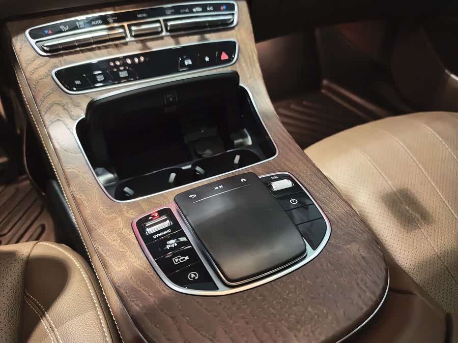 Mercedes-Benz E-Class 2023 E 300 L Fashion Edition - zdjęcie 9