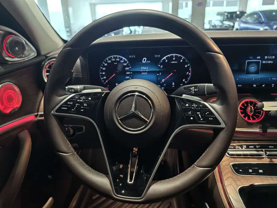 Mercedes-Benz E-Class 2023 E 300 L Fashion Edition - zdjęcie 10