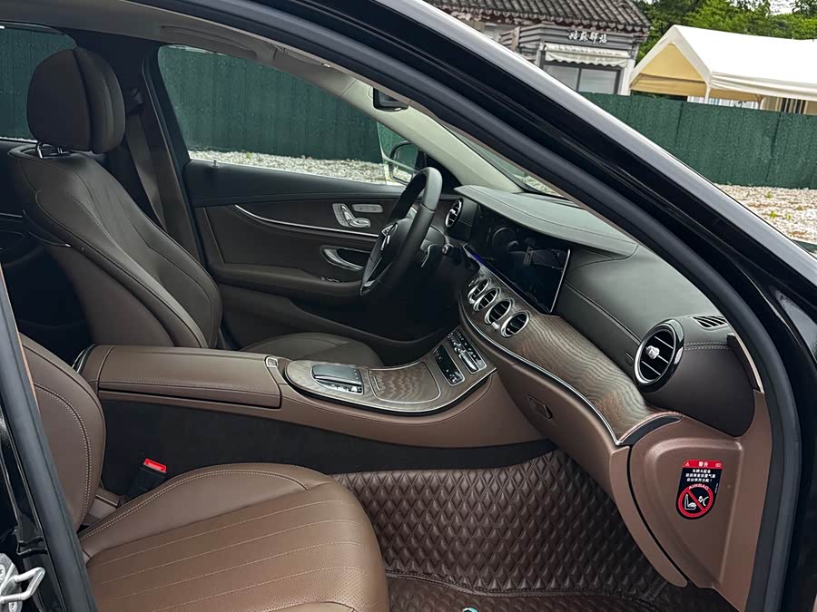 Mercedes-Benz E-Class 2023 Facelift E 300 L Luxury - zdjęcie 13