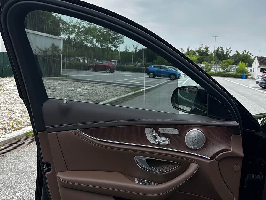 Mercedes-Benz E-Class 2023 Facelift E 300 L Luxury - zdjęcie 10