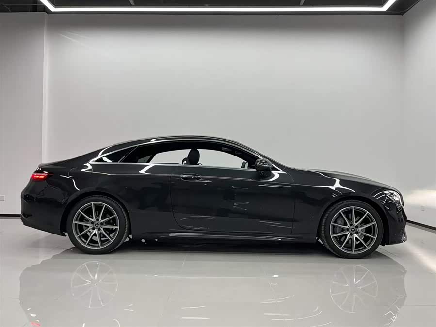 Mercedes-Benz E-Class (Imported) 2023 E 260 Coupe - zdjęcie 3