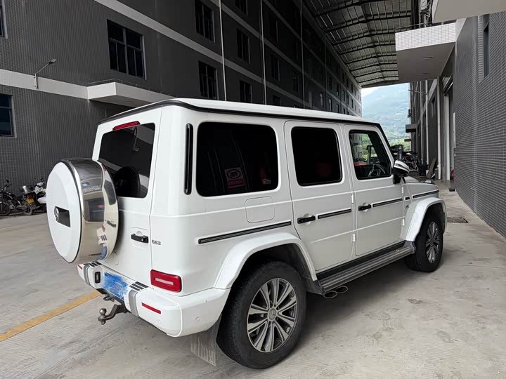 Mercedes-Benz G-Class 2024 G 350 - zdjęcie 10