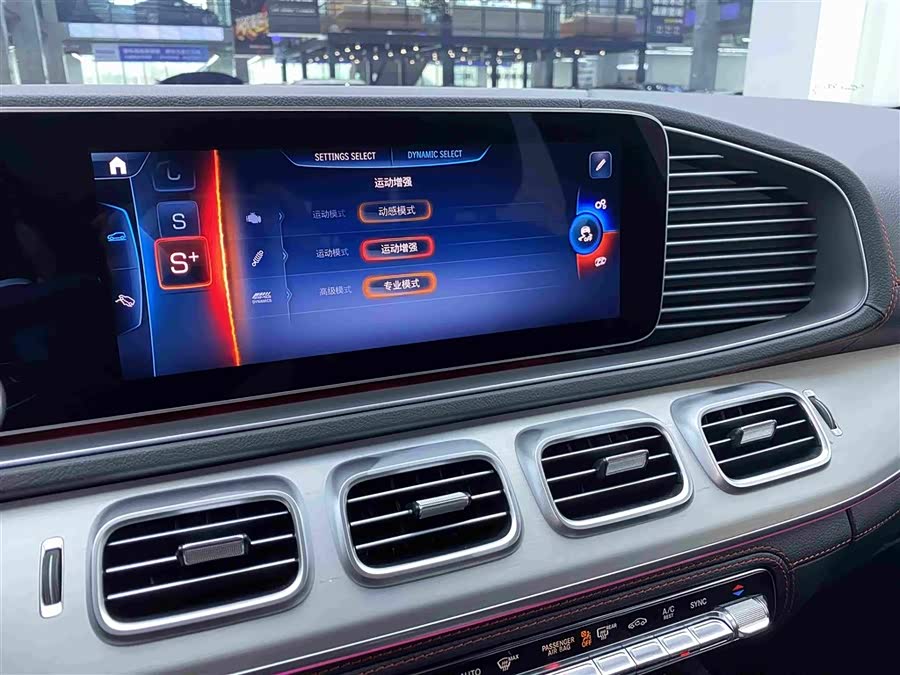 Mercedes-Benz GLE AMG 2024 AMG GLE 53 4MATIC+ - zdjęcie 17