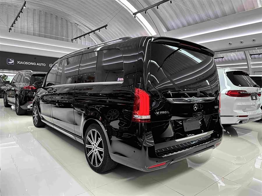 Mercedes-Benz V-Class 2022 V 260 L Long Wheelbase Luxury - zdjęcie 2