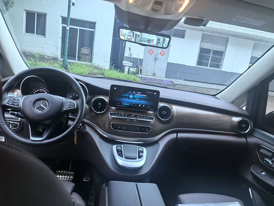 Mercedes-Benz V-Class 2022 V 260 L Long Wheelbase Luxury - zdjęcie 11