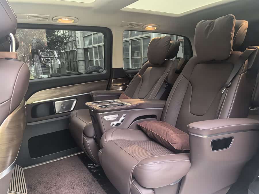 Mercedes-Benz V-Class 2022 V 260 L Long Wheelbase Luxury - zdjęcie 12