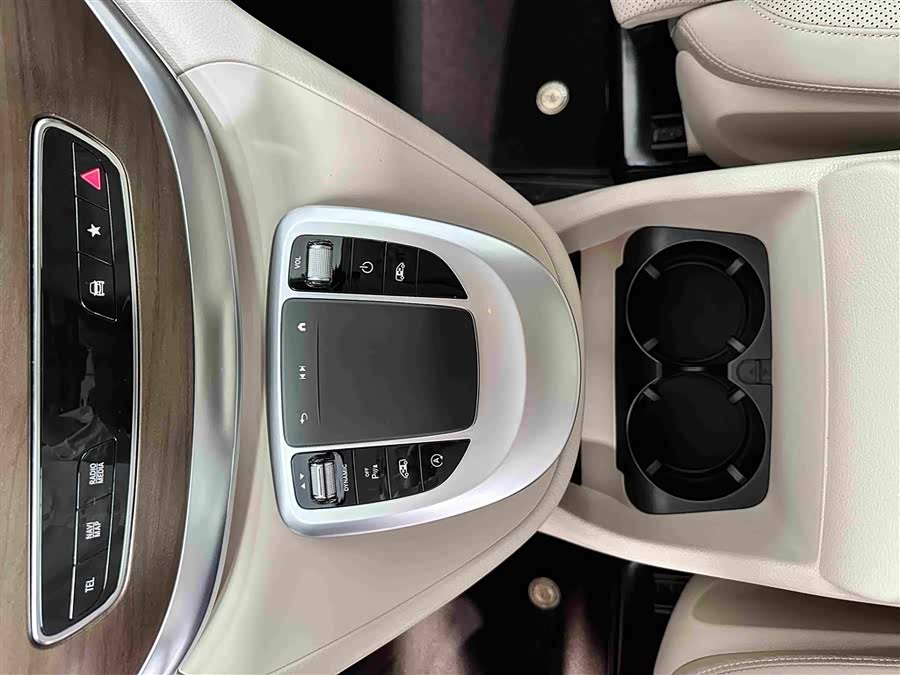Mercedes-Benz V-Class 2022 V 260 L Long Wheelbase Luxury - zdjęcie 13