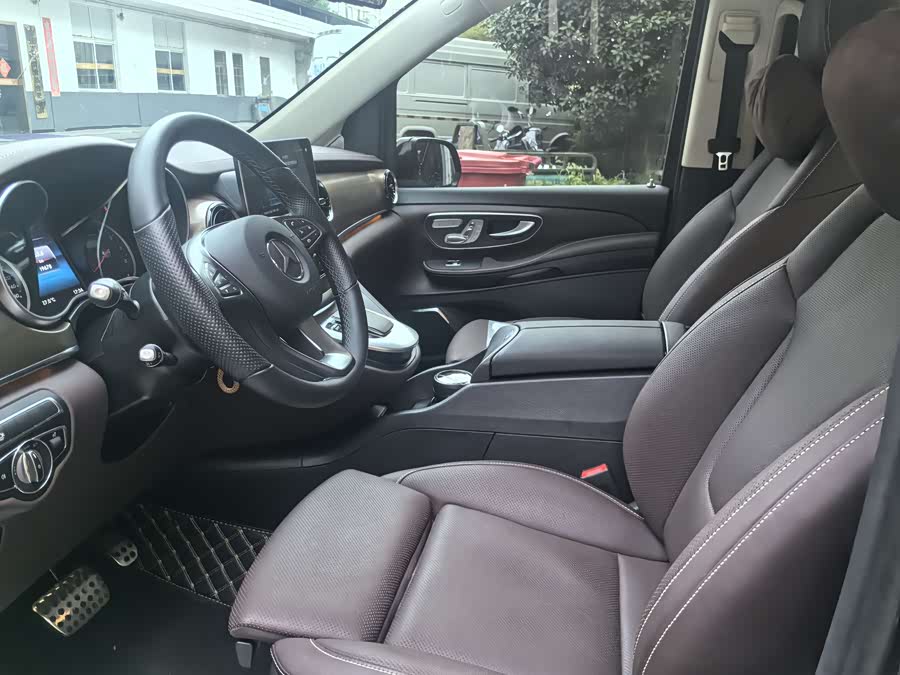 Mercedes-Benz V-Class 2022 V 260 L Long Wheelbase Luxury - zdjęcie 13