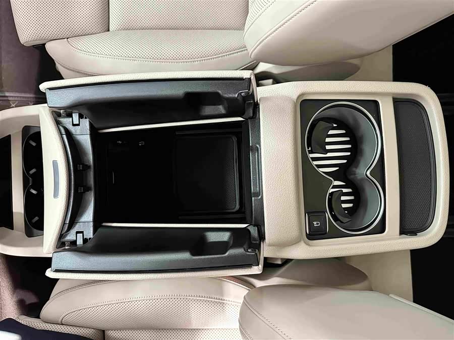 Mercedes-Benz V-Class 2022 V 260 L Long Wheelbase Luxury - zdjęcie 14