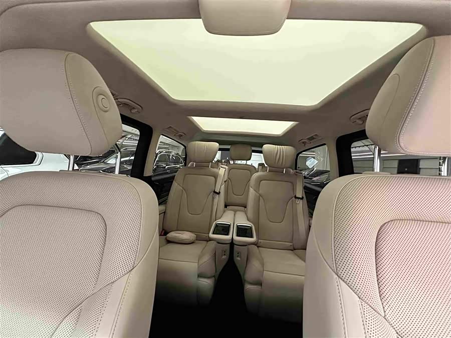 Mercedes-Benz V-Class 2022 V 260 L Long Wheelbase Luxury - zdjęcie 15