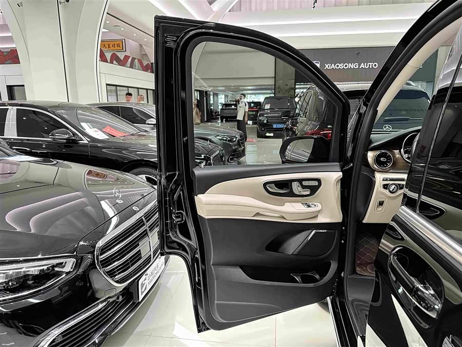 Mercedes-Benz V-Class 2022 V 260 L Long Wheelbase Luxury - zdjęcie 16