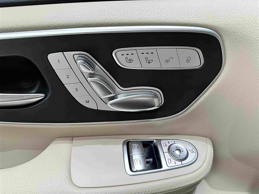 Mercedes-Benz V-Class 2022 V 260 L Long Wheelbase Luxury - zdjęcie 18