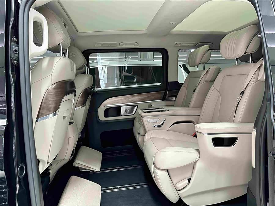 Mercedes-Benz V-Class 2022 V 260 L Long Wheelbase Luxury - zdjęcie 19