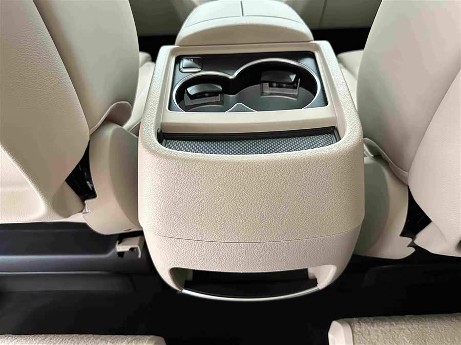 Mercedes-Benz V-Class 2022 V 260 L Long Wheelbase Luxury - zdjęcie 20