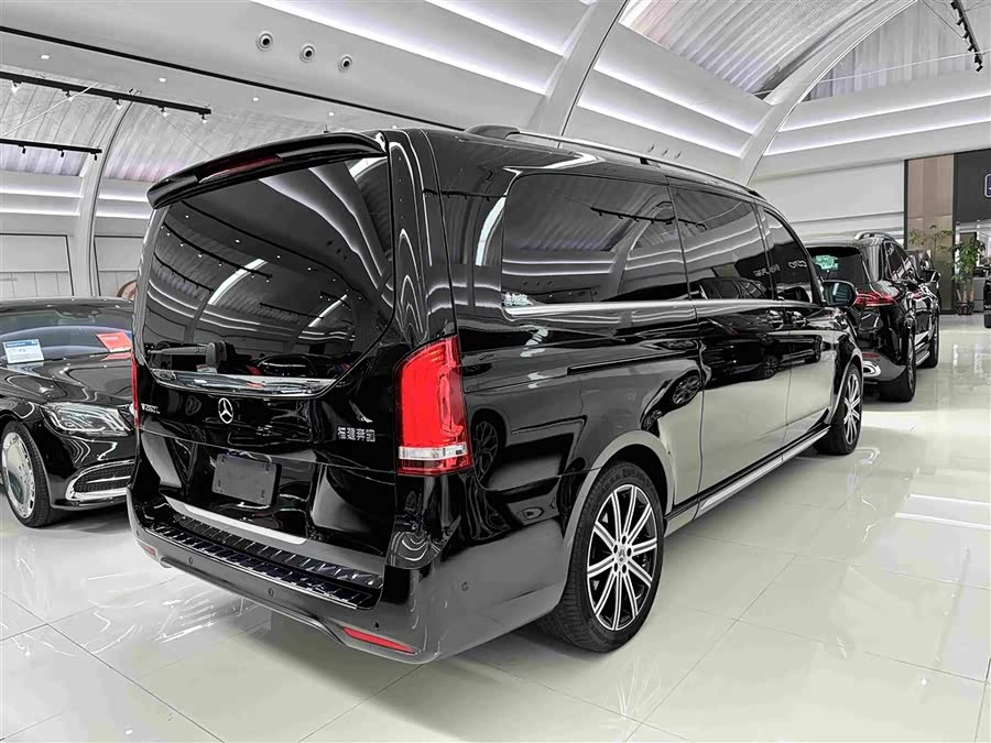 Mercedes-Benz V-Class 2022 V 260 L Long Wheelbase Luxury - zdjęcie 3