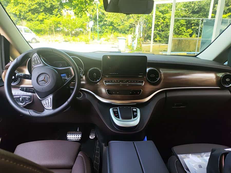 Mercedes-Benz V-Class 2022 V 260 L Long Wheelbase Luxury - zdjęcie 3