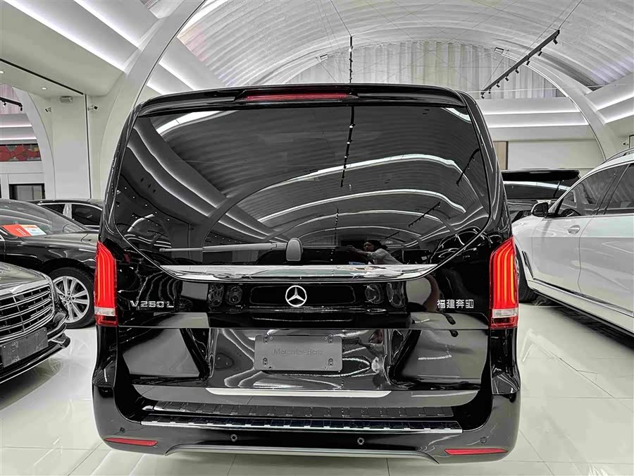 Mercedes-Benz V-Class 2022 V 260 L Long Wheelbase Luxury - zdjęcie 4