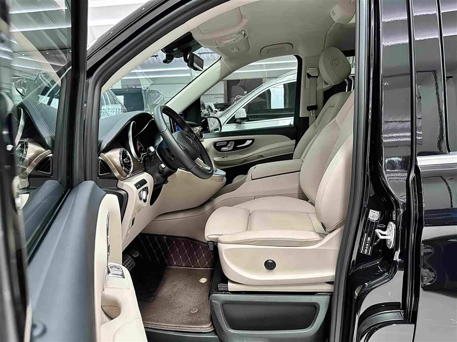 Mercedes-Benz V-Class 2022 V 260 L Long Wheelbase Luxury - zdjęcie 5
