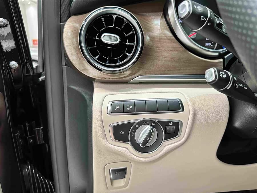 Mercedes-Benz V-Class 2022 V 260 L Long Wheelbase Luxury - zdjęcie 6