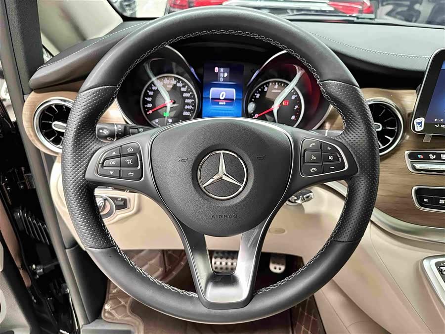 Mercedes-Benz V-Class 2022 V 260 L Long Wheelbase Luxury - zdjęcie 7