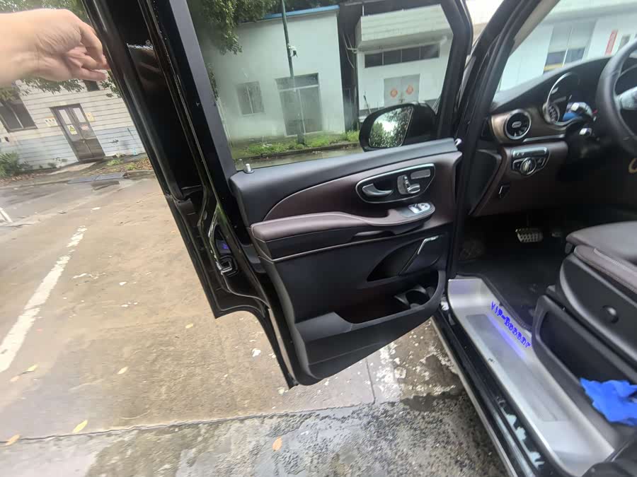 Mercedes-Benz V-Class 2022 V 260 L Long Wheelbase Luxury - zdjęcie 8