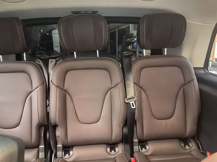 Mercedes-Benz V-Class 2022 V 260 L Long Wheelbase Luxury - zdjęcie 10