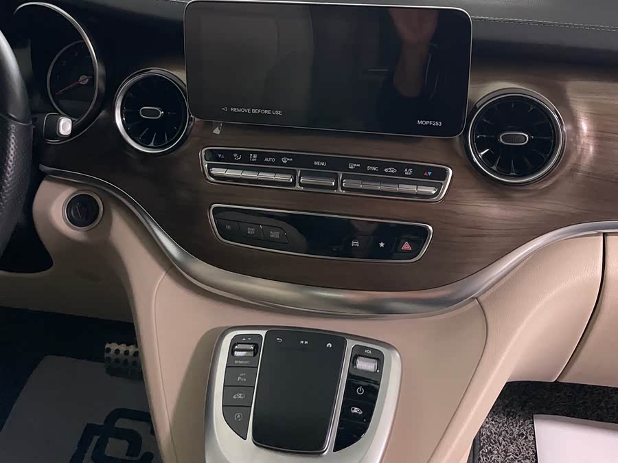 Mercedes-Benz V-Class 2022 V 260 Premium Edition - zdjęcie 13