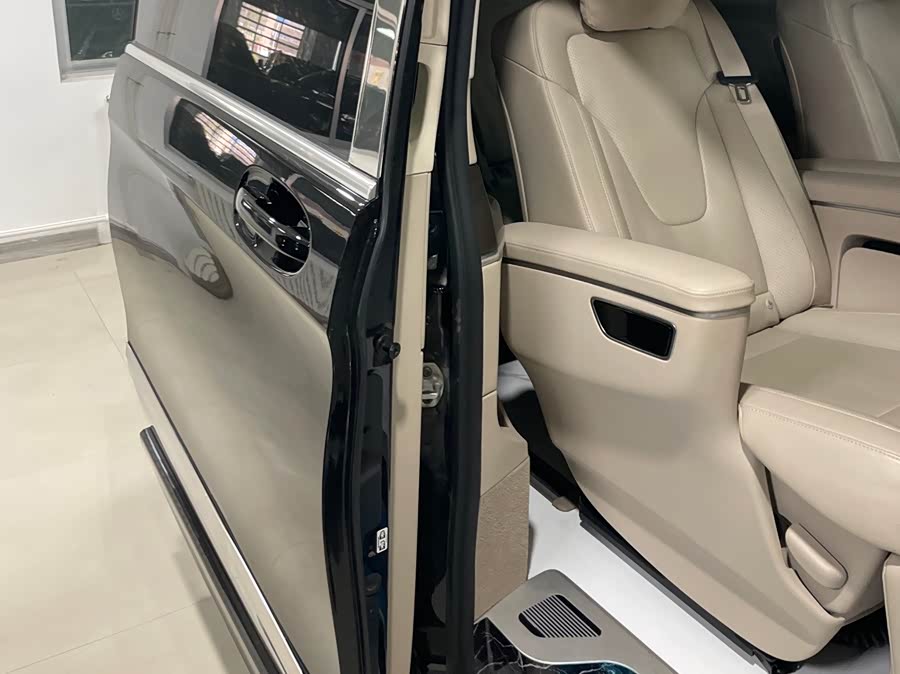 Mercedes-Benz V-Class 2022 V 260 Premium Edition - zdjęcie 18