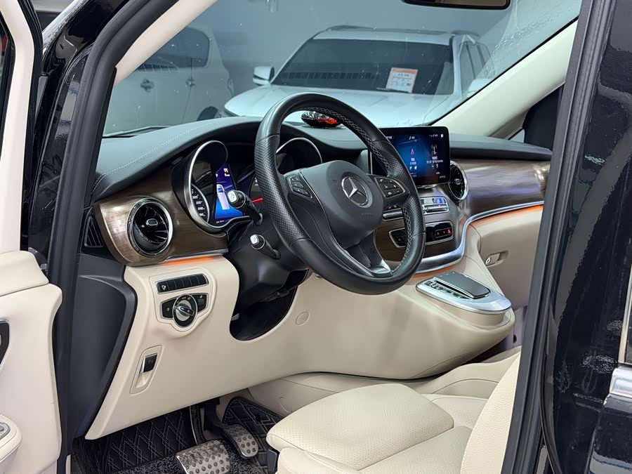 Mercedes-Benz V-Class 2022 V 260 Premium Edition - zdjęcie 4