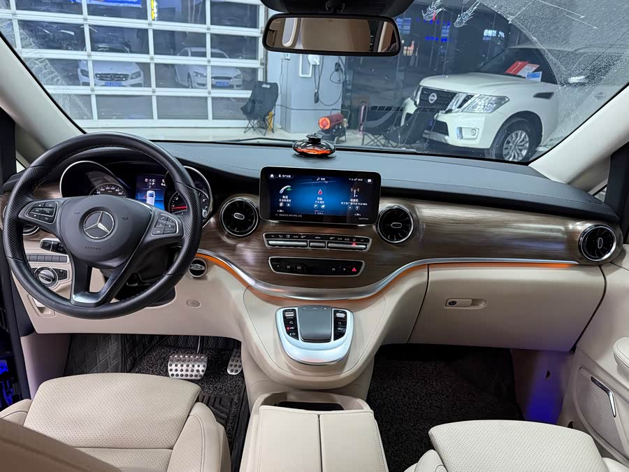 Mercedes-Benz V-Class 2022 V 260 Premium Edition - zdjęcie 6