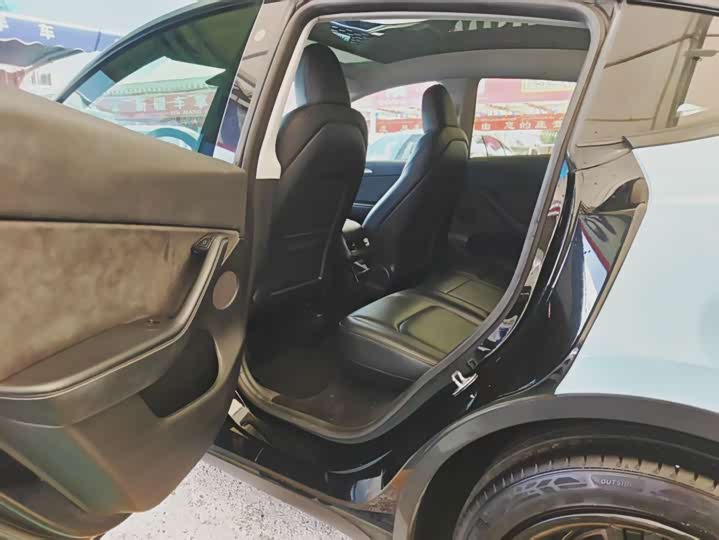 Model Y 2022 Facelift RWD - zdjęcie 14