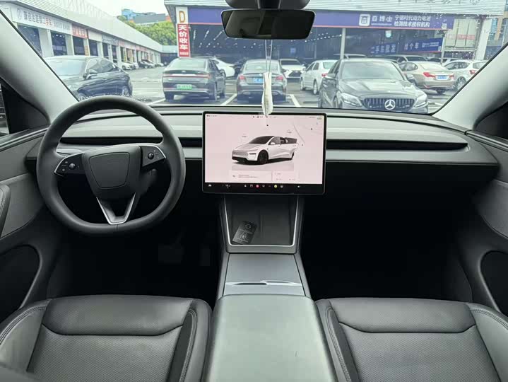 Model Y 2025 RWD - zdjęcie 11