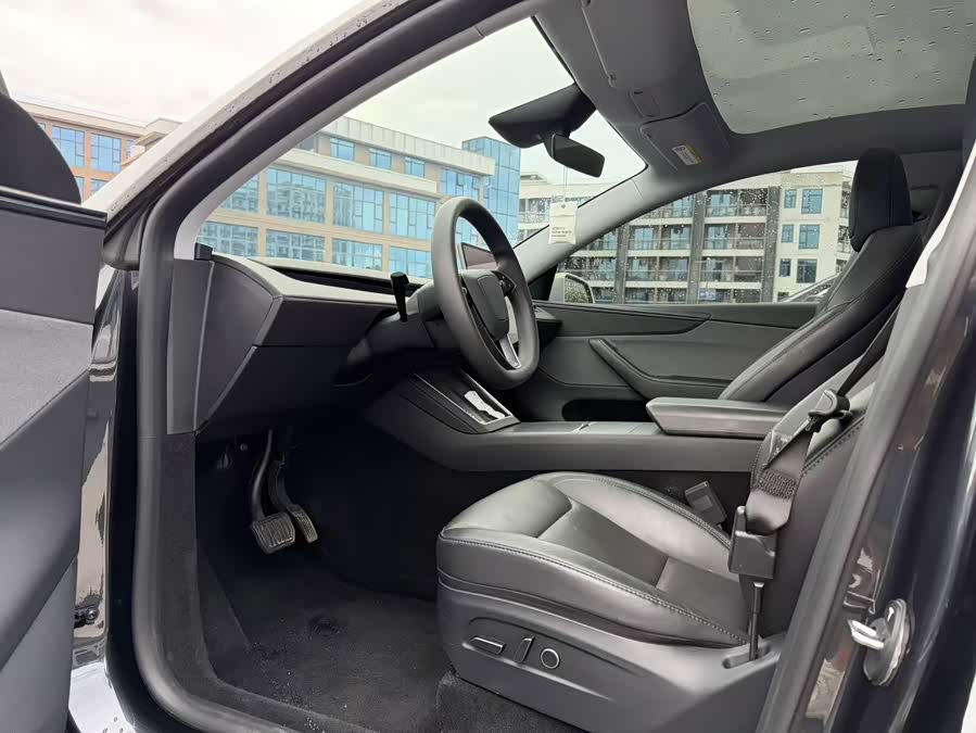 Model Y 2025 RWD - zdjęcie 5
