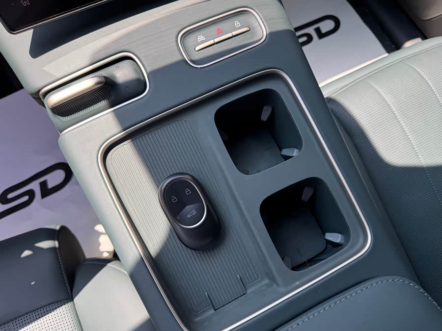 NIO ES8 2024 100kWh Signature Edition - zdjęcie 10
