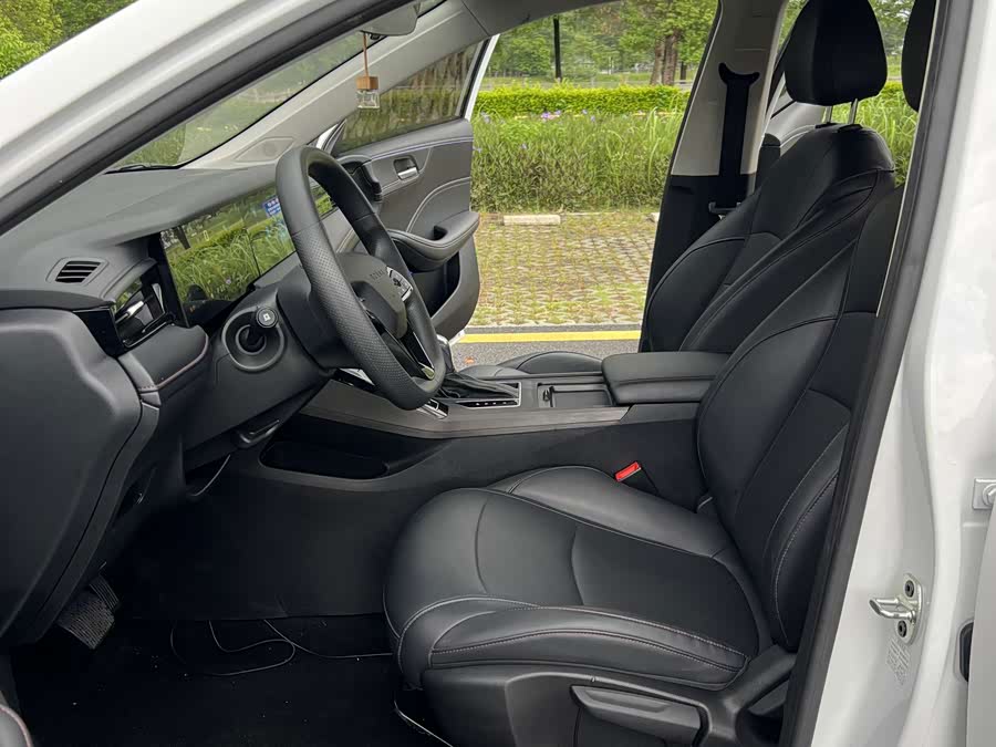 Roewe i5 2023 1.5L CVT Luxury - zdjęcie 11