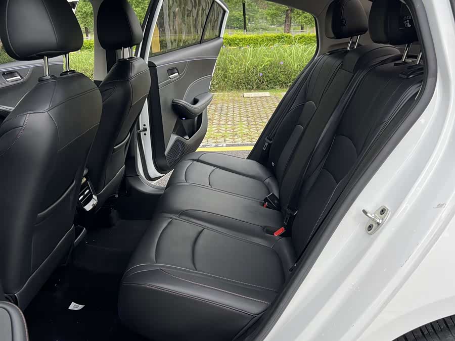 Roewe i5 2023 1.5L CVT Luxury - zdjęcie 9