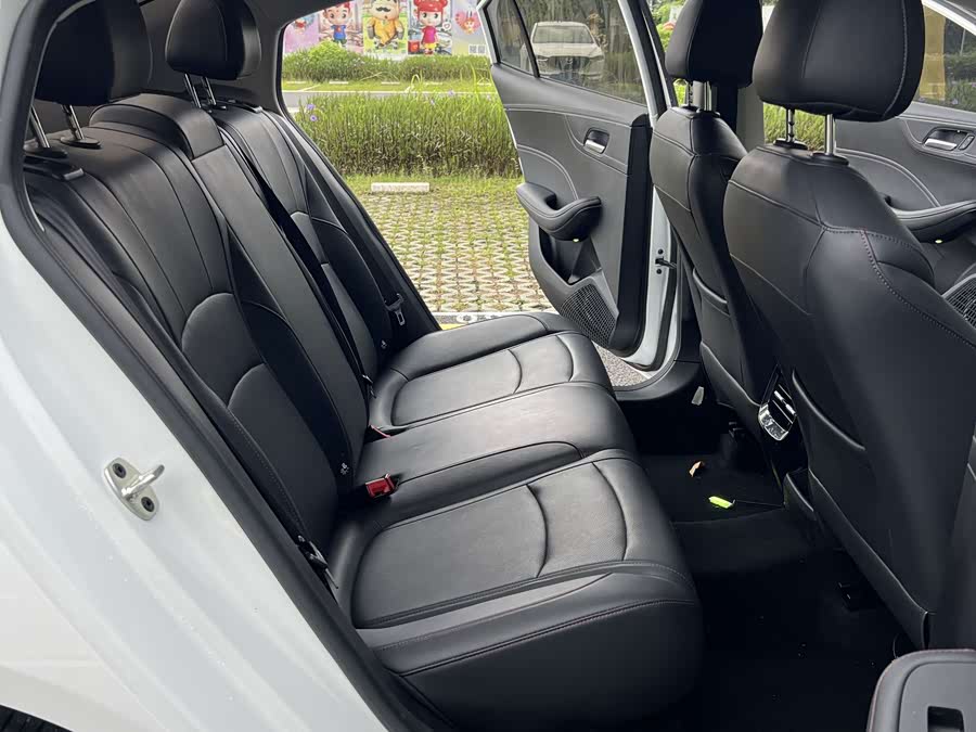 Roewe i5 2023 1.5L CVT Luxury - zdjęcie 10