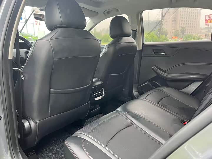 Roewe i5 2023 1.5L CVT Prestige - zdjęcie 14
