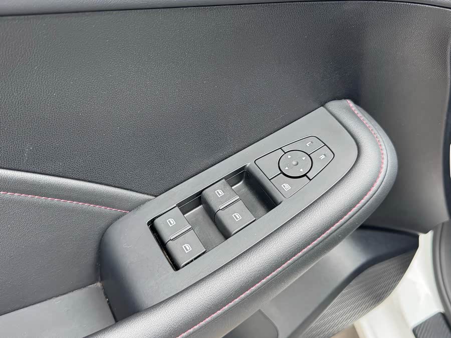 Roewe i5 2023 1.5L Manual Comfort Edition - zdjęcie 8
