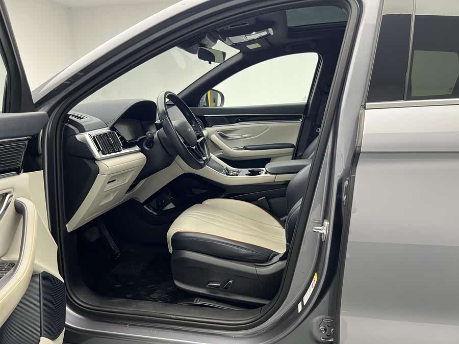 Song PLUS New Energy 2023 Champion Edition EV 520KM Luxury - zdjęcie 13