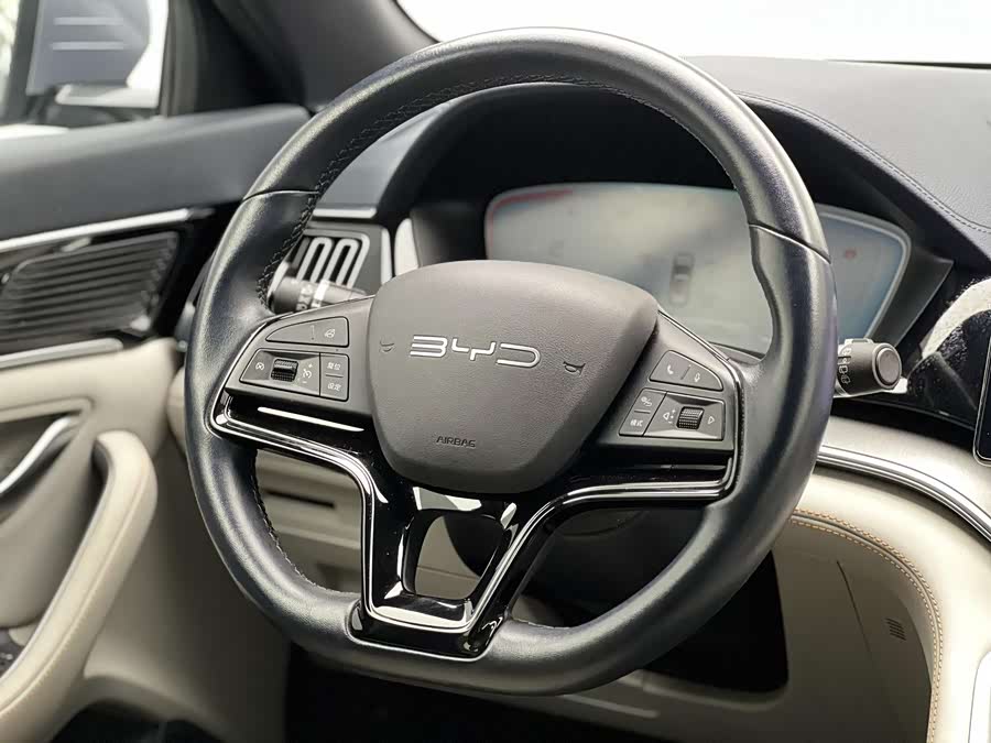 Song PLUS New Energy 2023 Champion Edition EV 520KM Luxury - zdjęcie 14