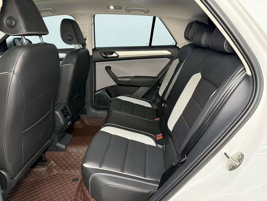 T-ROC 2023 280TSI DSG Two-Wheel Drive Time Edition - zdjęcie 13