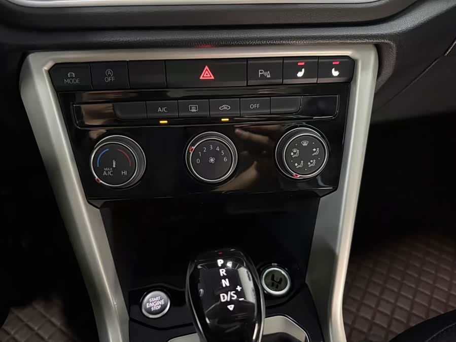 T-ROC 2023 280TSI DSG Two-Wheel Drive Time Edition - zdjęcie 18